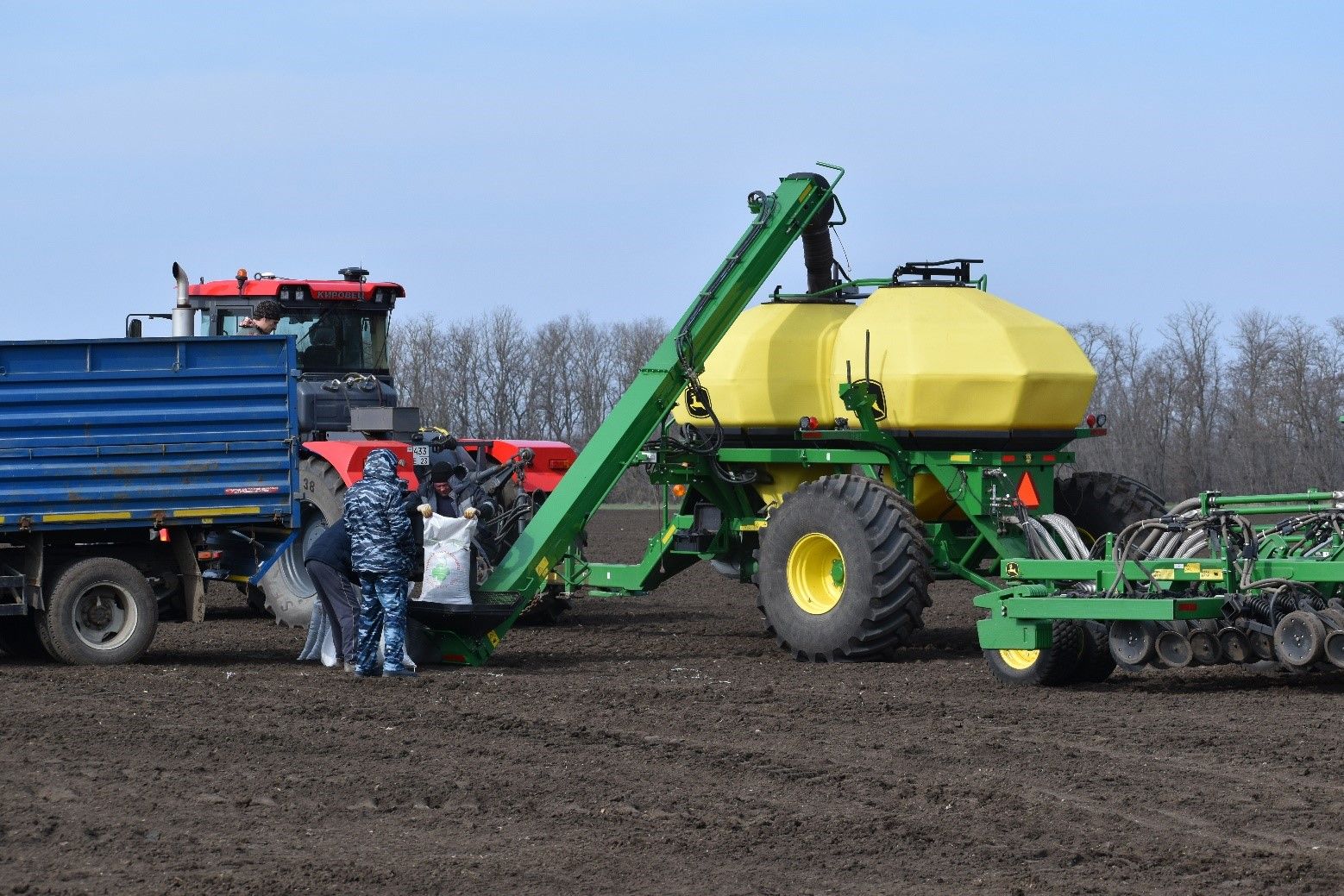 Пневматическа сеялка John Deere 